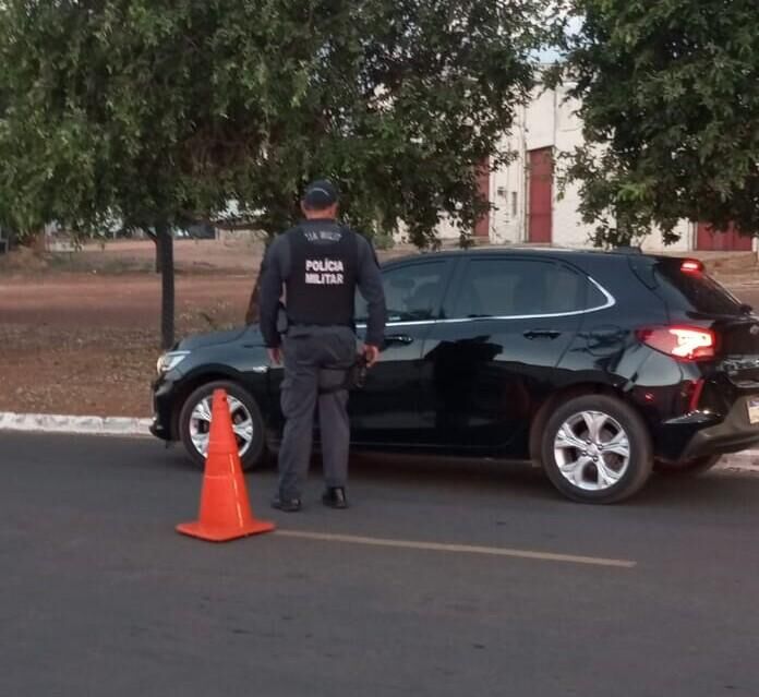 Ilustração da notícia Blitz da Polícia Militar intensifica fiscalização e apreende motocicleta irregular em Coxim da MS Todo dia