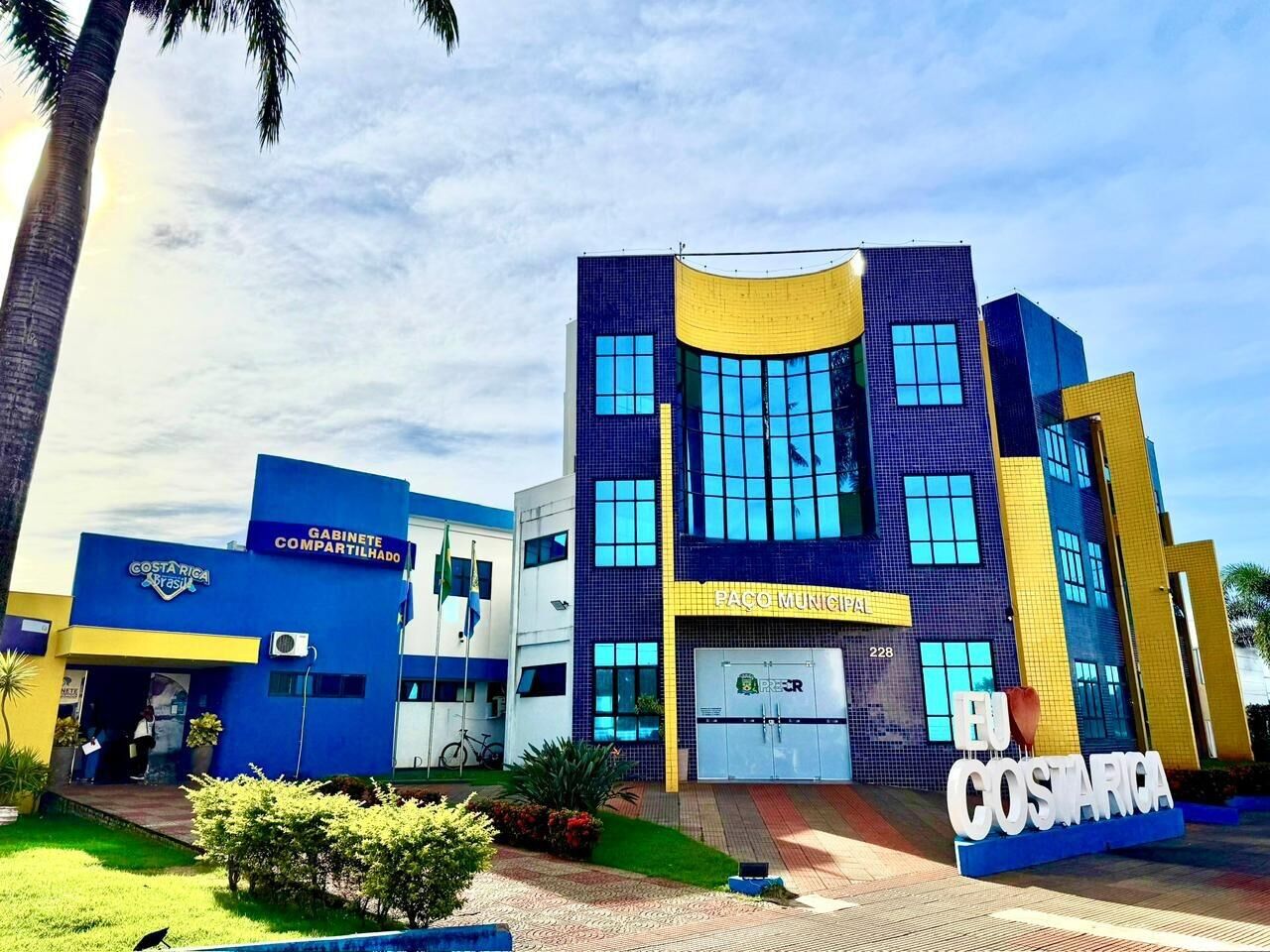 Imagem da notícia Prefeitura de Costa Rica abre licitação de R$ 1,46 milhão para buffet enquanto saúde e educação enfrentam cobranças