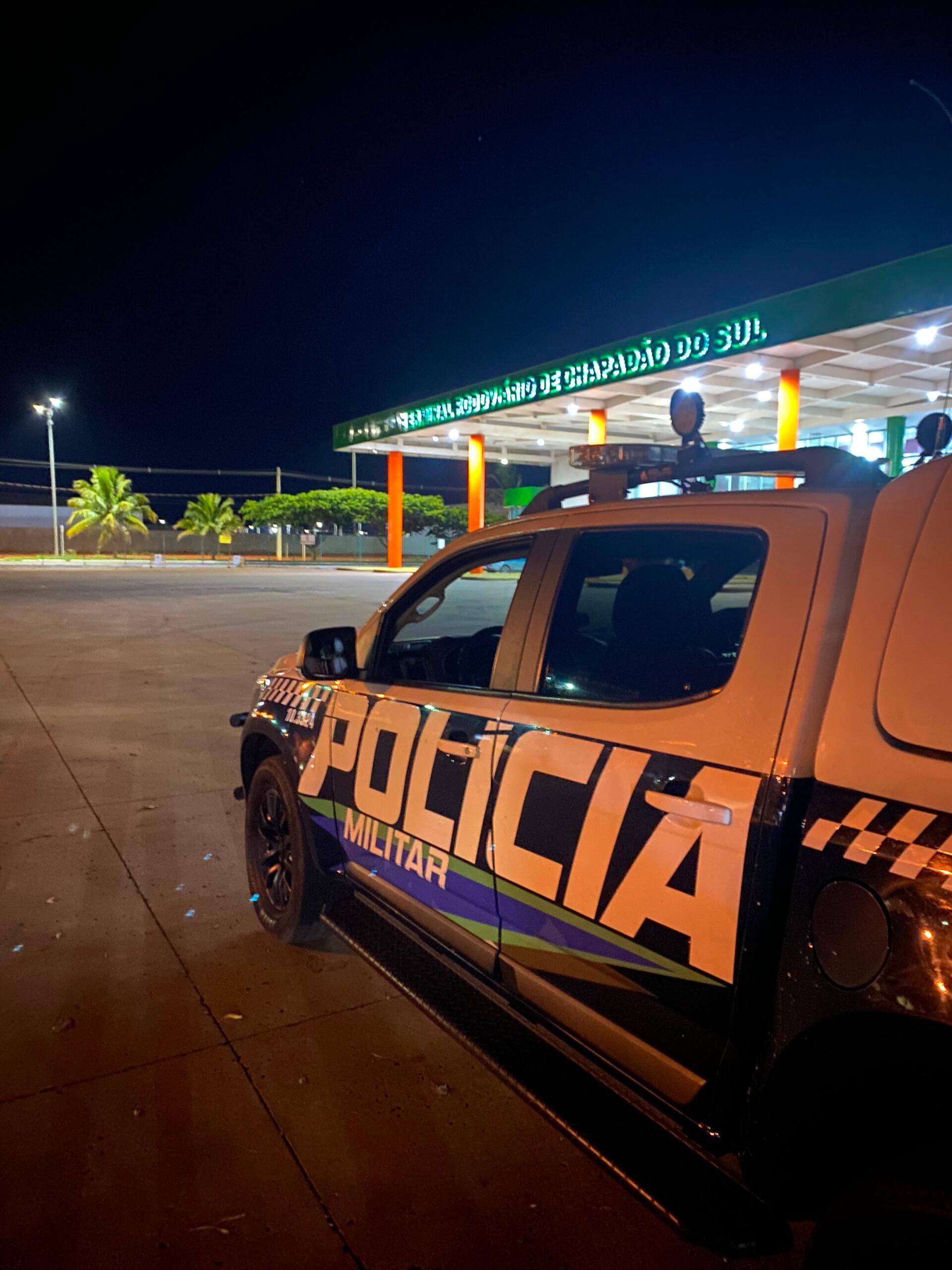 Ilustração da notícia PM cumpre 72º mandado de prisão do ano durante abordagem na rodoviária de Chapadão do Sul da MS Todo dia