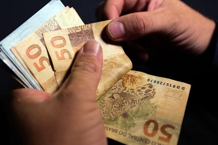 Imagem da notícia Salário mínimo pode chegar a R$ 2.020 até 2030, apontam projeções orçamentárias