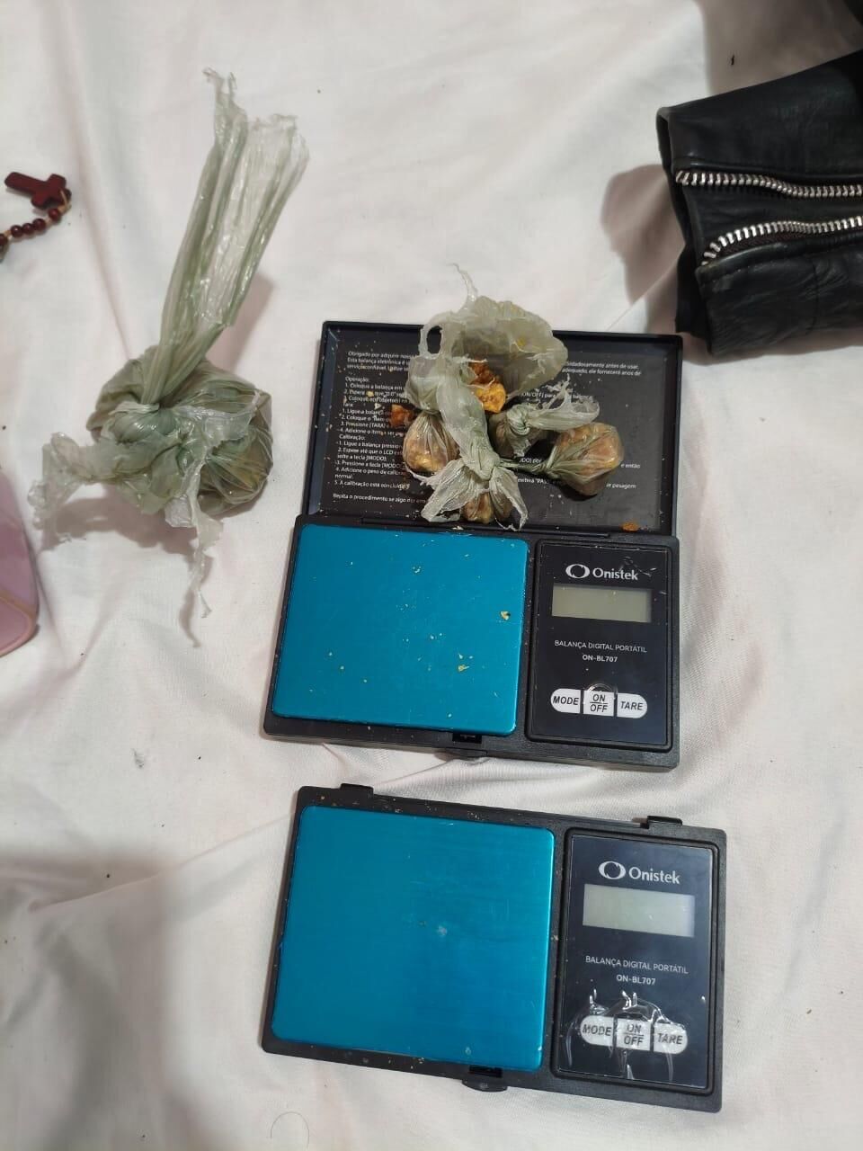 Imagem da notícia Mulher é presa com pasta base de cocaína em quarto de hotel na região central de Coxim