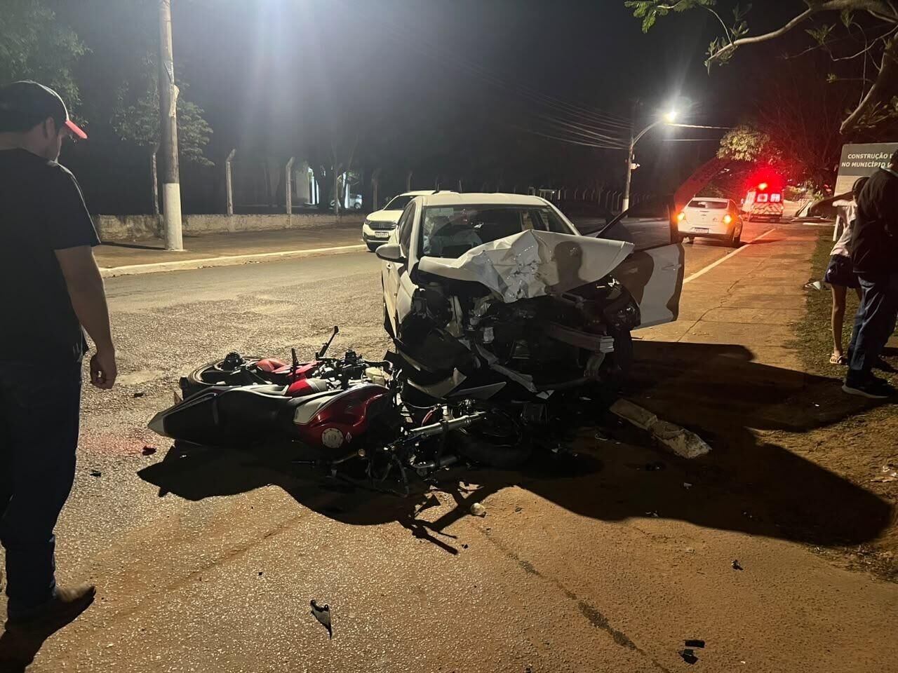 Ilustração da notícia Motociclista fica ferido após colisão entre carro e moto em Coxim da MS Todo dia