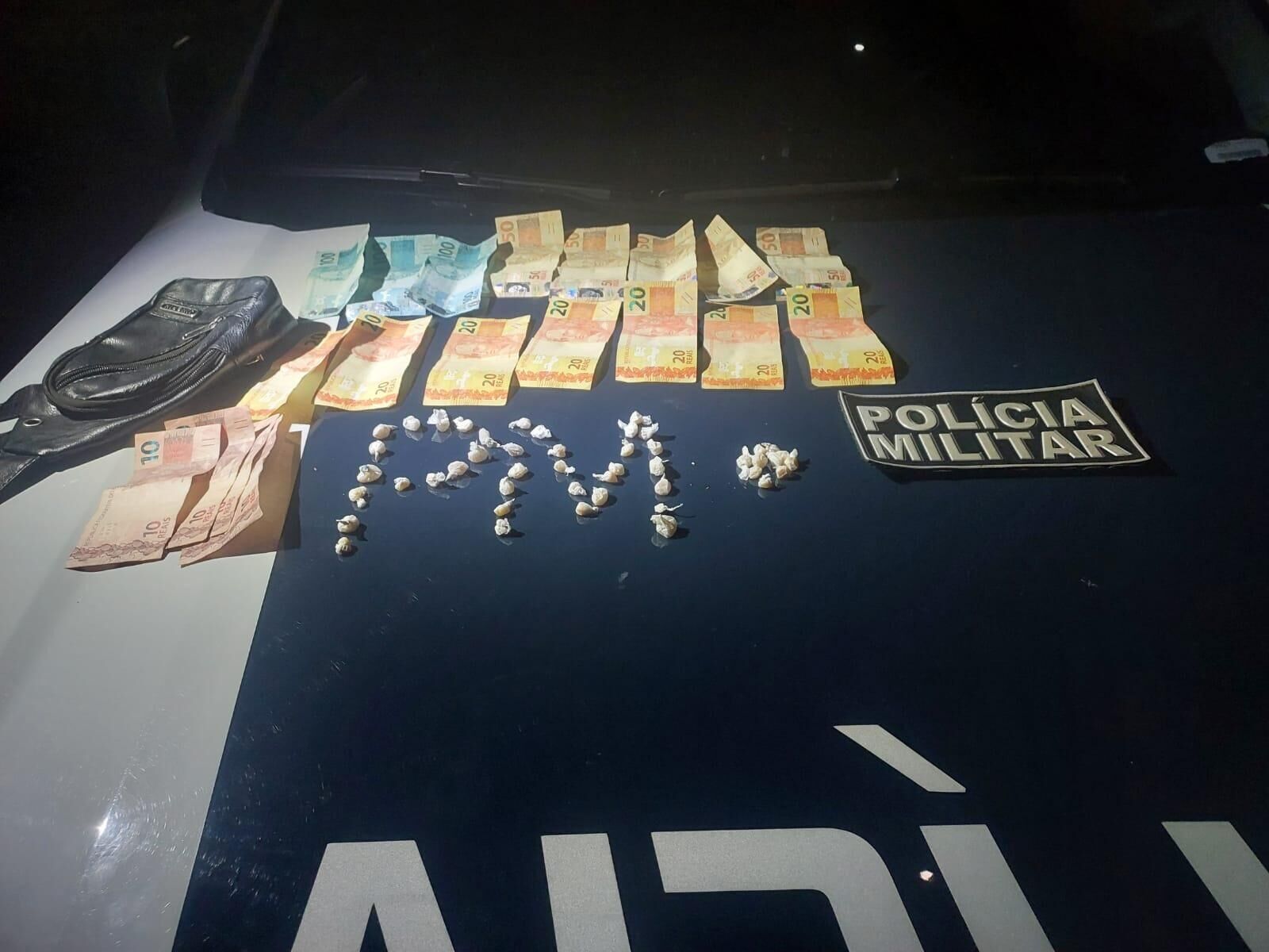 Imagem ilustrativa da matéria Operação da PM prende casal por tráfico e apreende 48 porções de pasta base em Alcinópolis