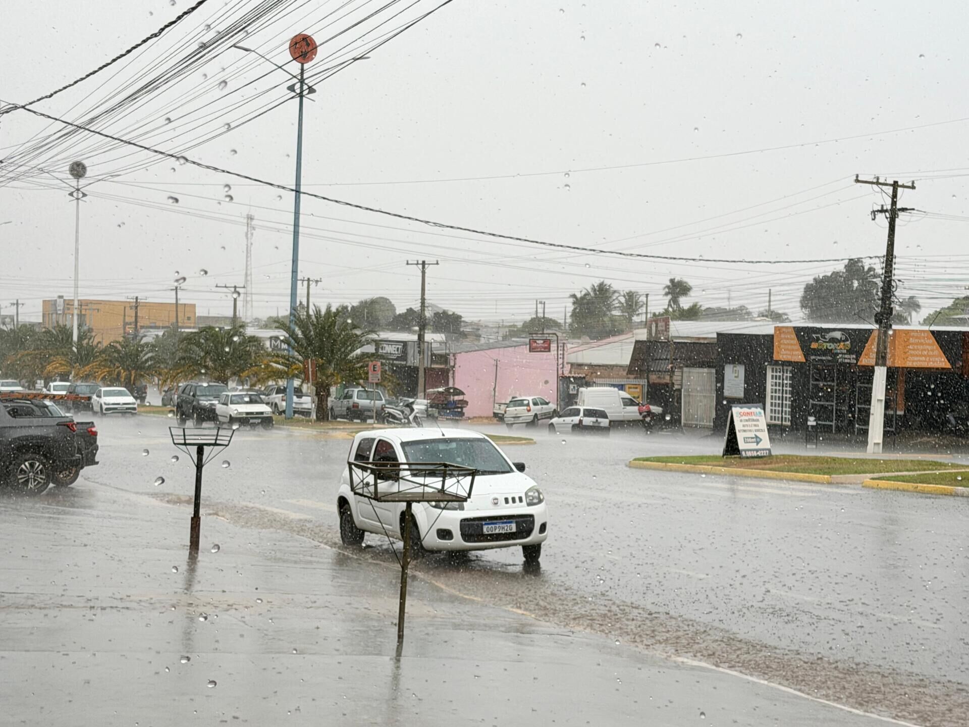 Ilustração da notícia Pega o guarda-chuva: Setembro chega com alerta de tempestade e queda nas temperaturas em Costa Rica e região