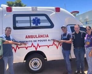 Imagem ilustrativa da matéria Paraíso das Águas entrega ambulâncias para Bela Alvorada e Pouso Alto