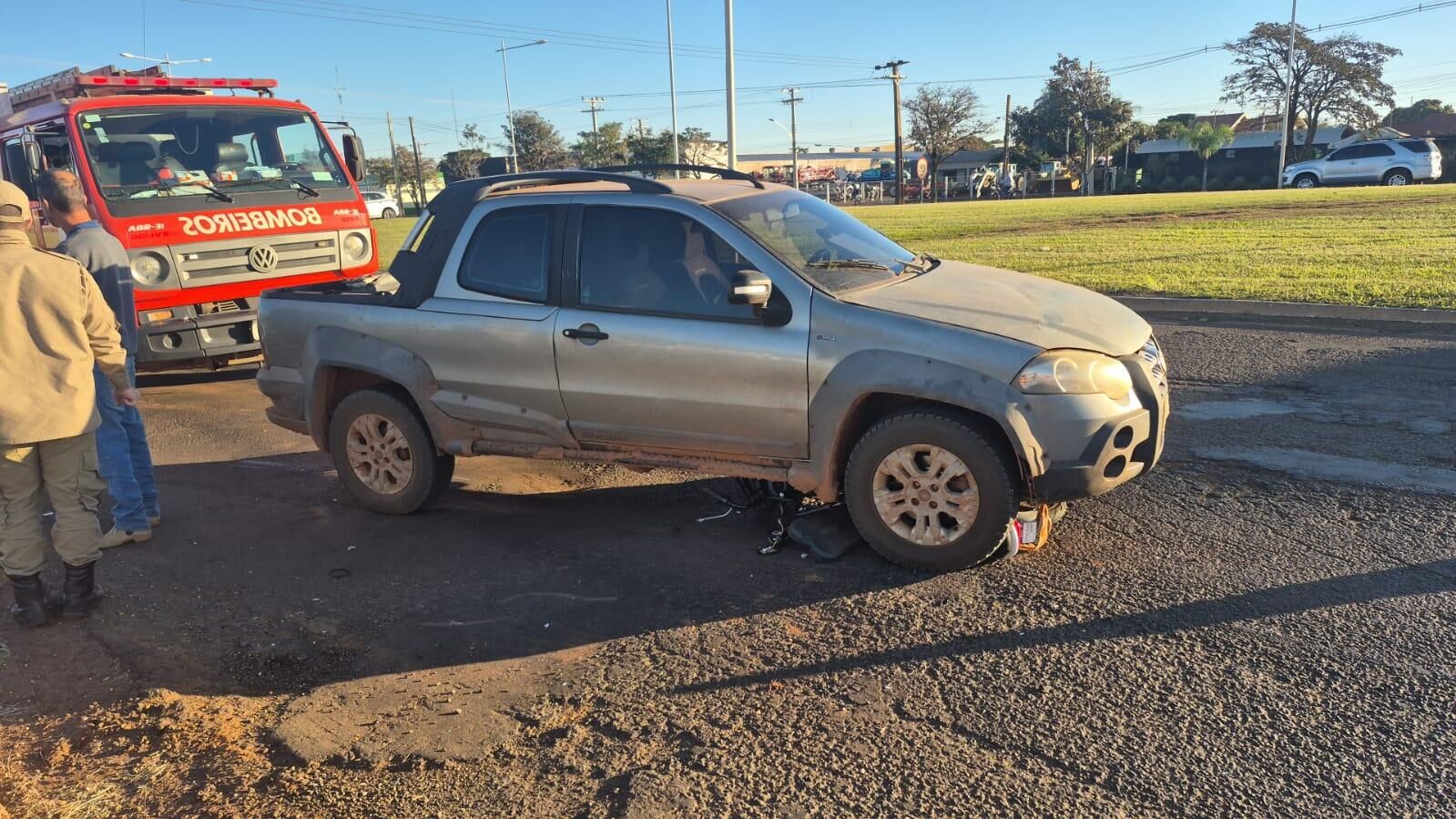 Ilustração da notícia Mulher em bicicleta elétrica fica gravemente ferida após colidir em carro em Chapadão do Sul
