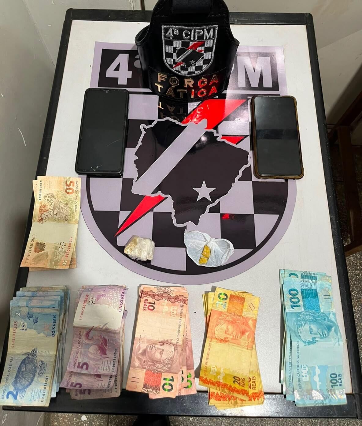 Imagem ilustrativa da matéria Disk entrega? Dois são presos após Polícia flagrar entrega de crack em Chapadão do Sul