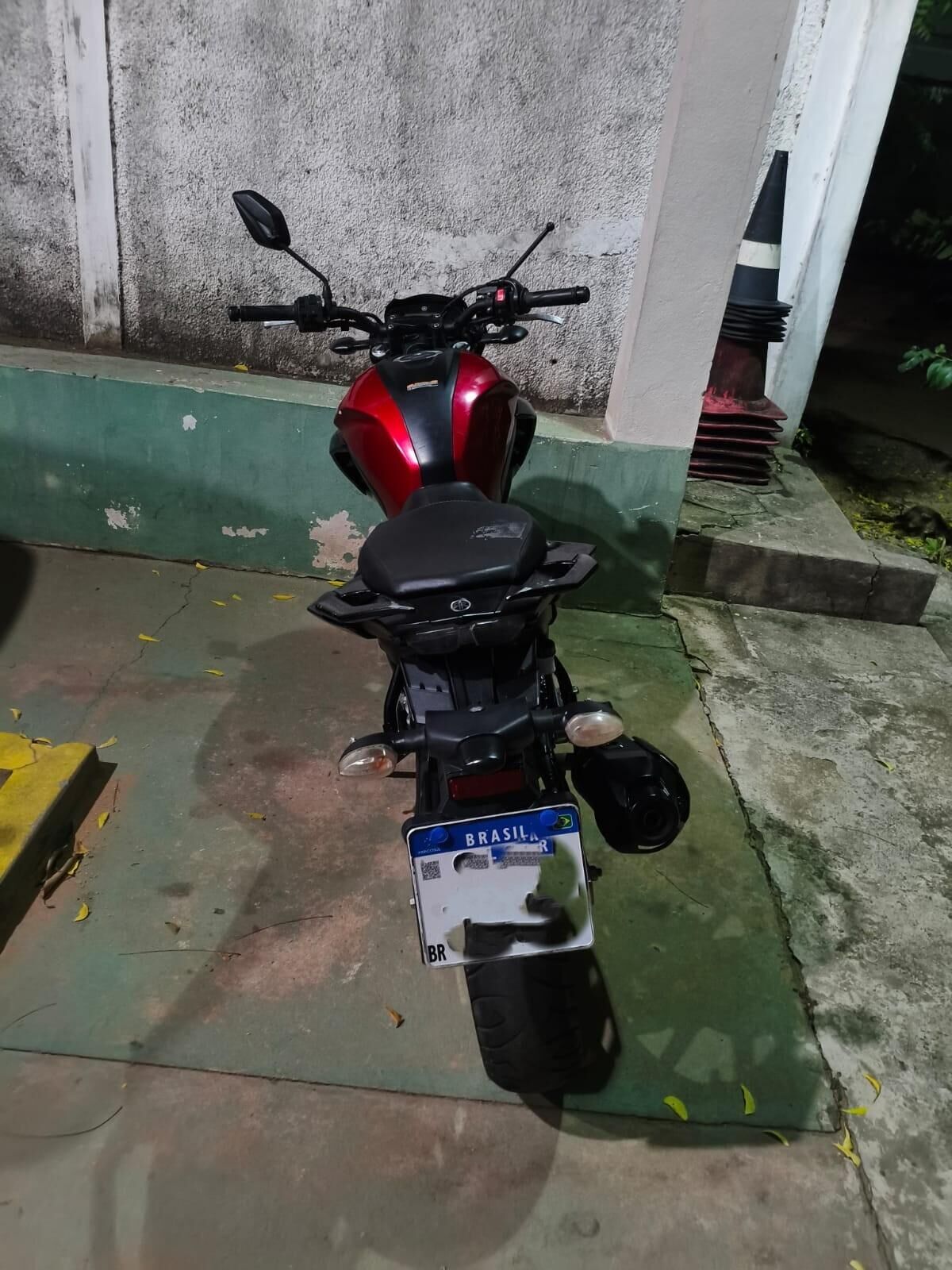 Ilustração da notícia Bêbado, motociclista bate moto em carro e ameaça motorista em Coxim da MS Todo dia