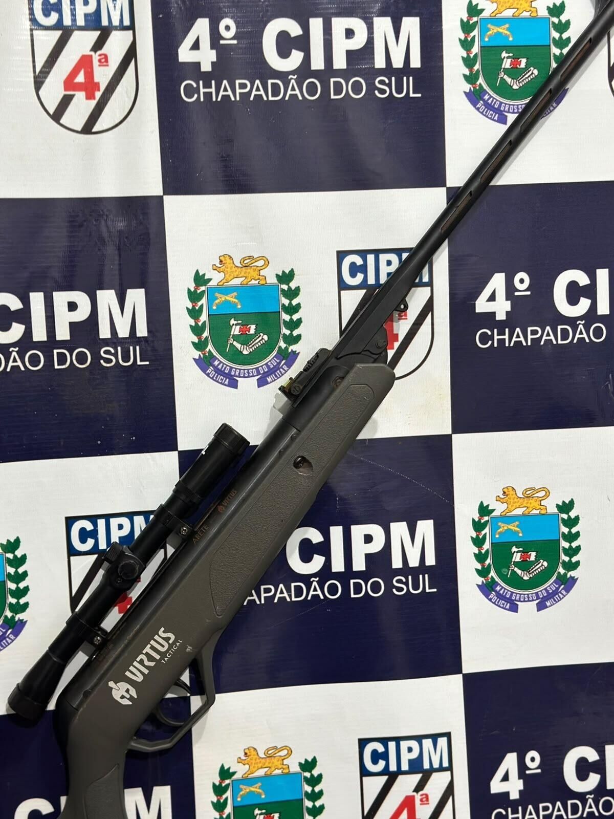 Ilustração da notícia Homem aponta arma e dispara contra a irmã durante discussão em Chapadão do Sul da MS Todo dia