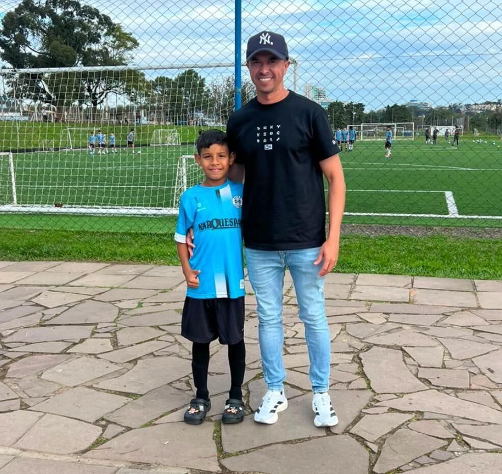 Ilustração da notícia Ralf Henrique, de Costa Rica, estreia no segundo teste do Grêmio e busca aprovação definitiva na base tricolor