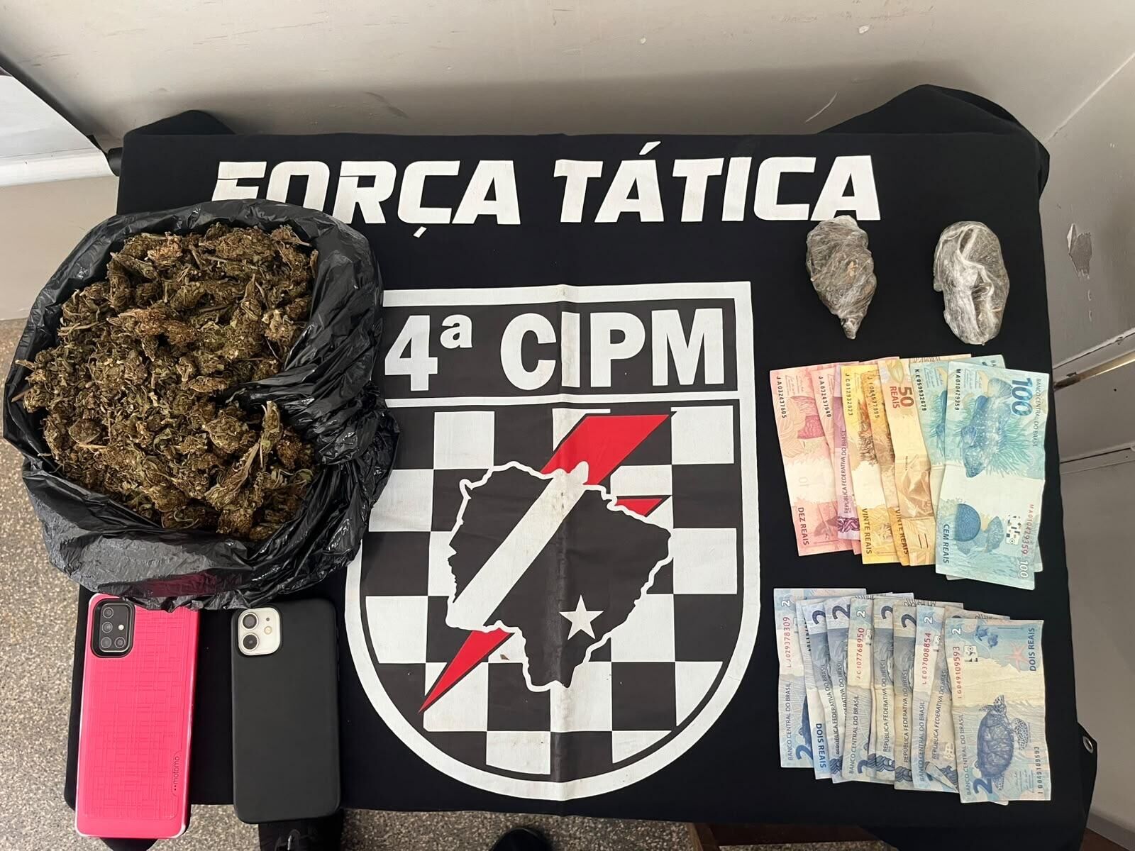 Ilustração da notícia Denúncia de gritos termina com prisão por tráfico e captura de foragida em Chapadão do Sul