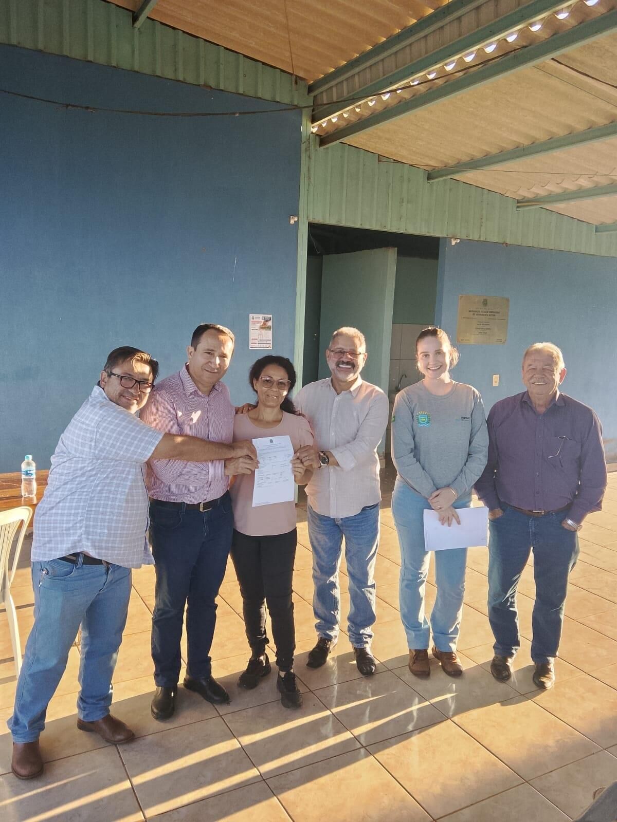 Imagem ilustrativa da matéria Prefeitura entrega mais oito contratos no Assentamento Mateira e beneficia 105 famílias em Paraíso das Águas