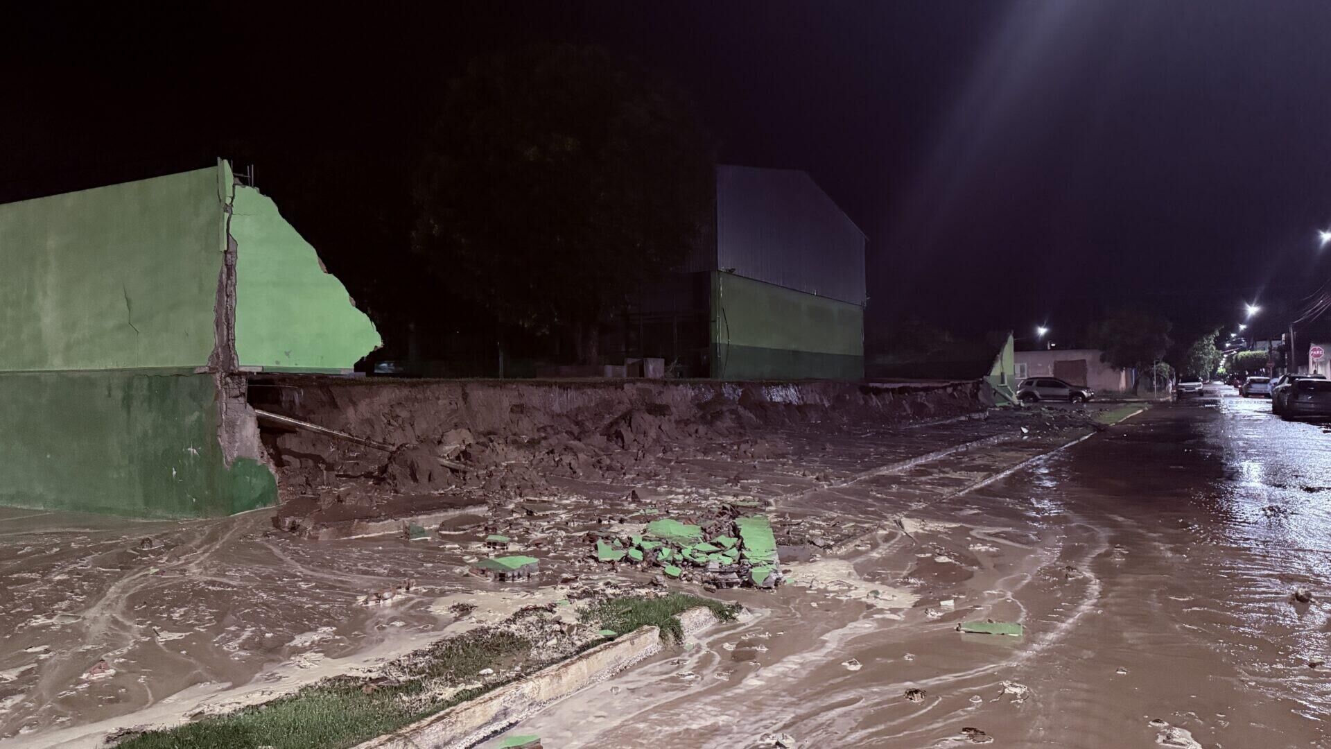 Imagem de compartilhamento para o artigo Coxim mobiliza equipes e avalia decretar situação de emergência após estragos causados por tempestade da MS Todo dia