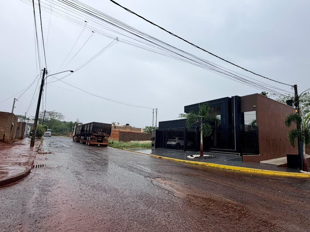 Imagem da notícia Moradores de Costa Rica enfrentam quase 20 horas de apagão elétrico após forte temporal
