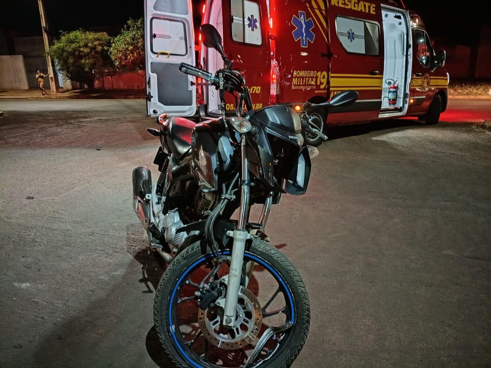Imagem da notícia Motociclista fica ferido após colisão com carro em cruzamento de Chapadão do Sul