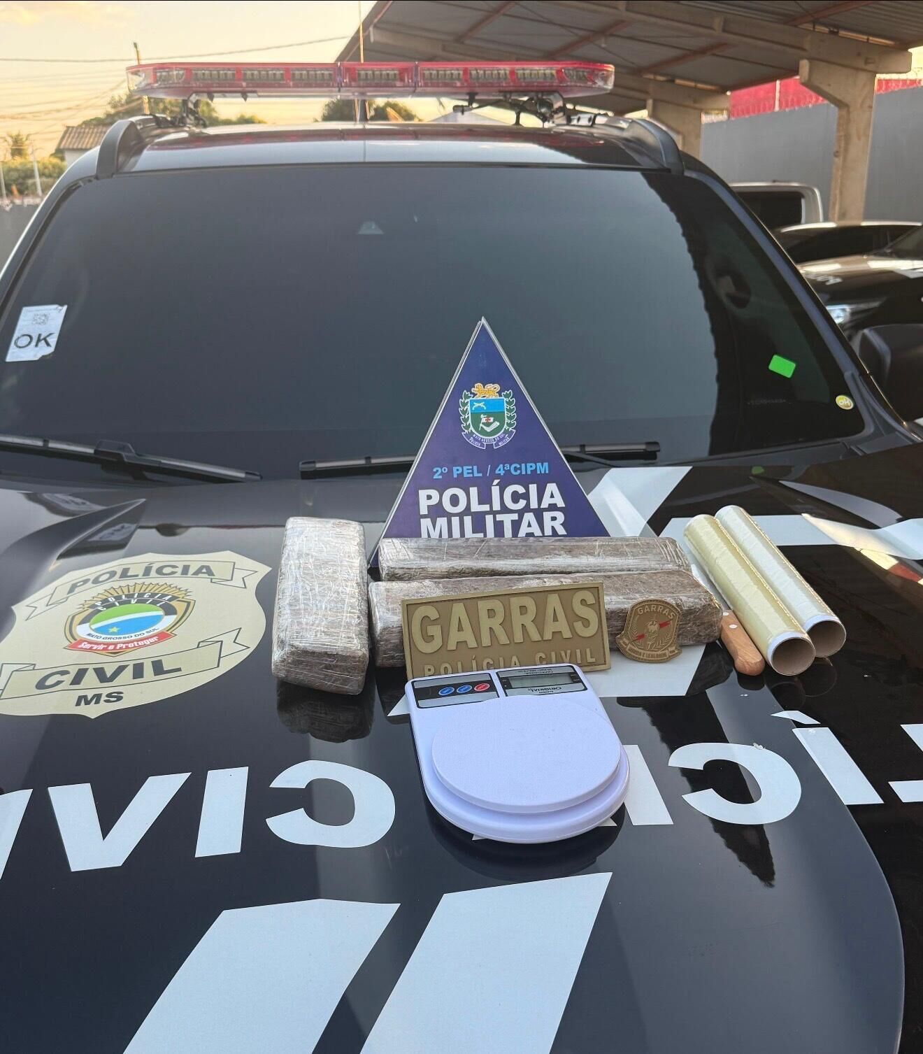 Imagem ilustrativa da matéria Operação contra facção prende casal, apreende 3 kg de maconha e duas motos em Costa Rica