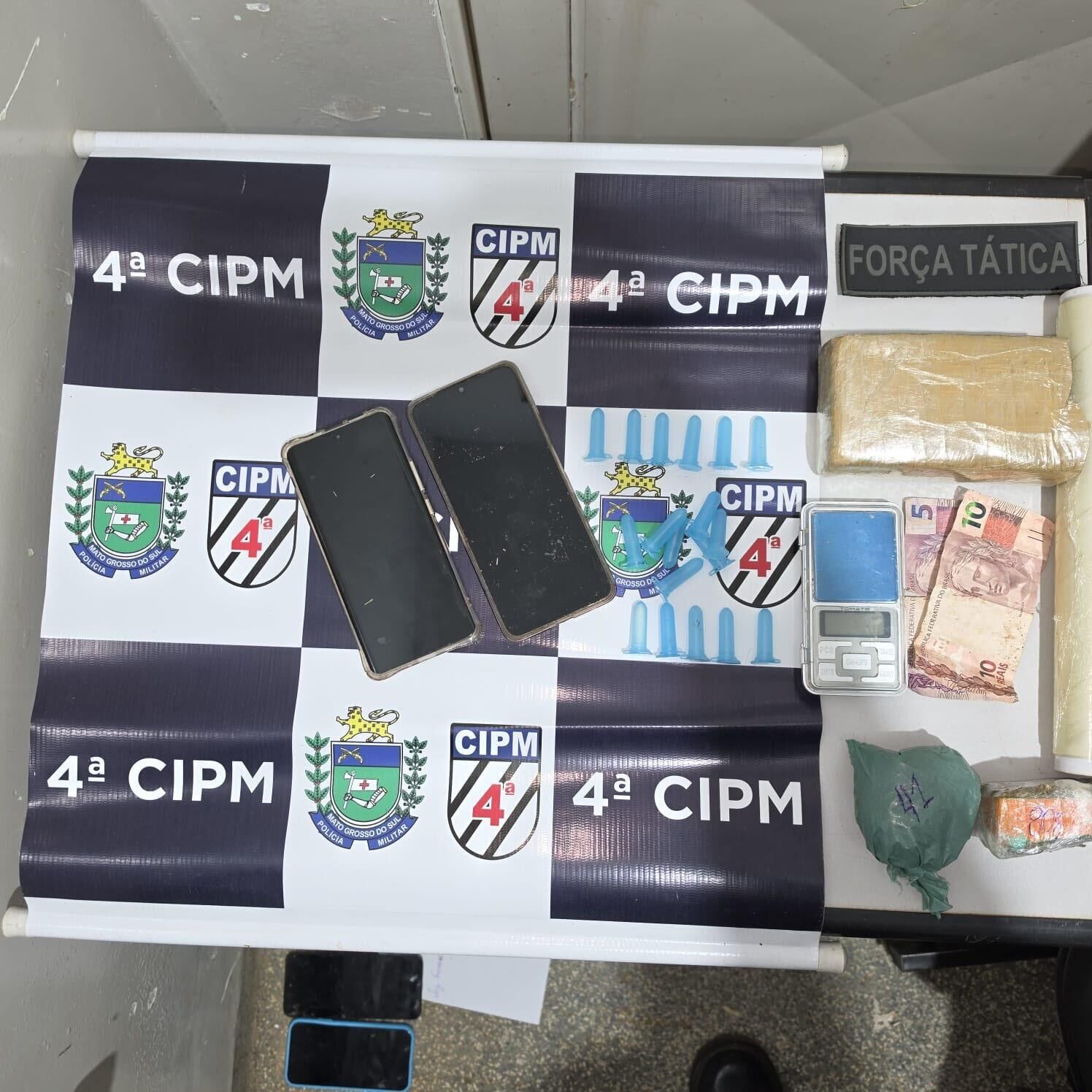 Imagem da notícia Ponto de tráfico é desarticulado com maconha e cocaína em Chapadão do Sul; quatro são presos