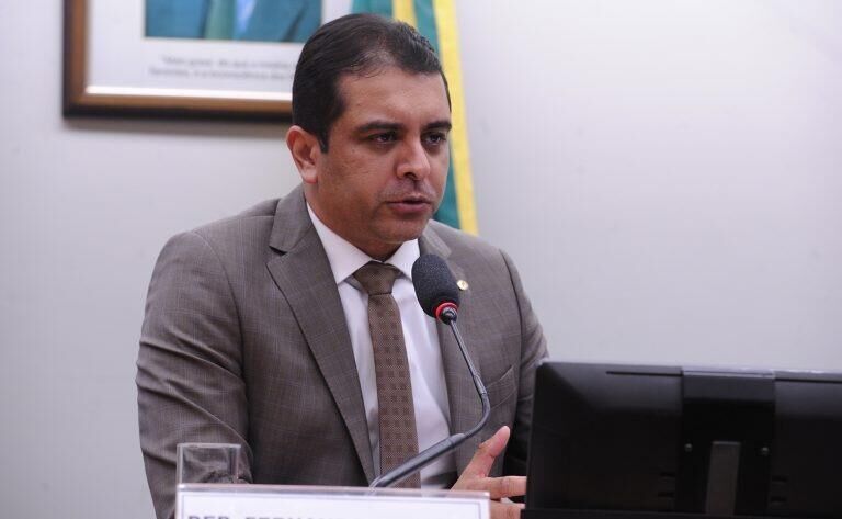 Imagem principal de Projeto amplia base de cálculo do repasse do Fundef a professores