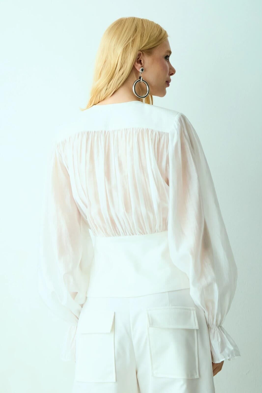 Imagem de Blusa Manga Longa Com Pala E Botões Off White Zen