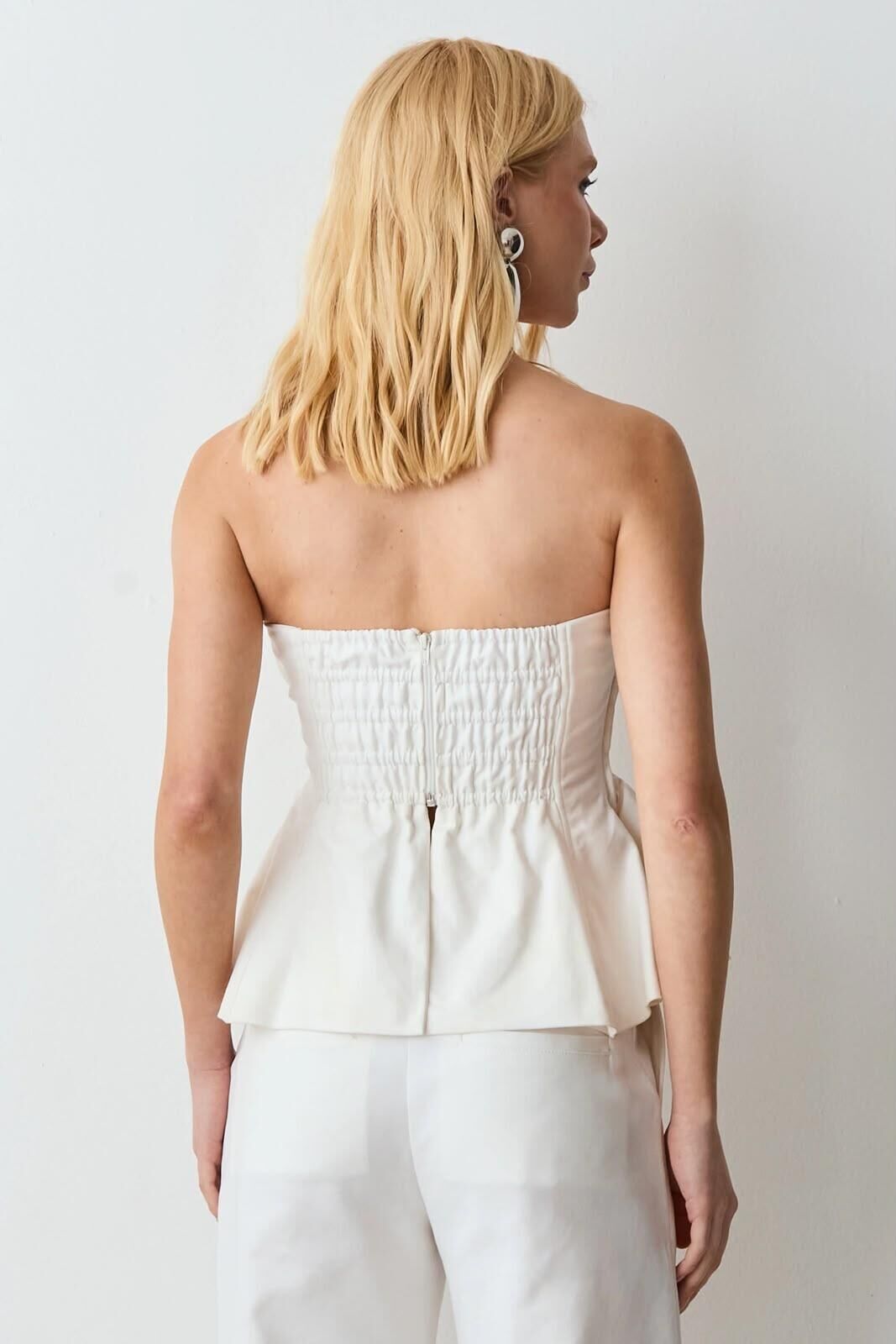 Imagem de Blusa Tomara Que Caia Drapeados Pespontados Barra Estruturada Off White Zen