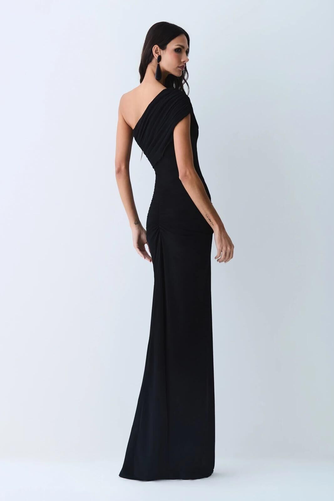 Imagem de Vestido Longo Franzidos Detalhe Frontal Um Ombro Só Preto Zen