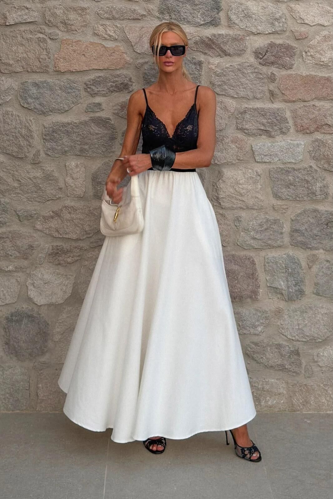 Imagem de Vestido Mídi Em Renda Alça Fina E Saia Estruturada Preto Com Branco Zen