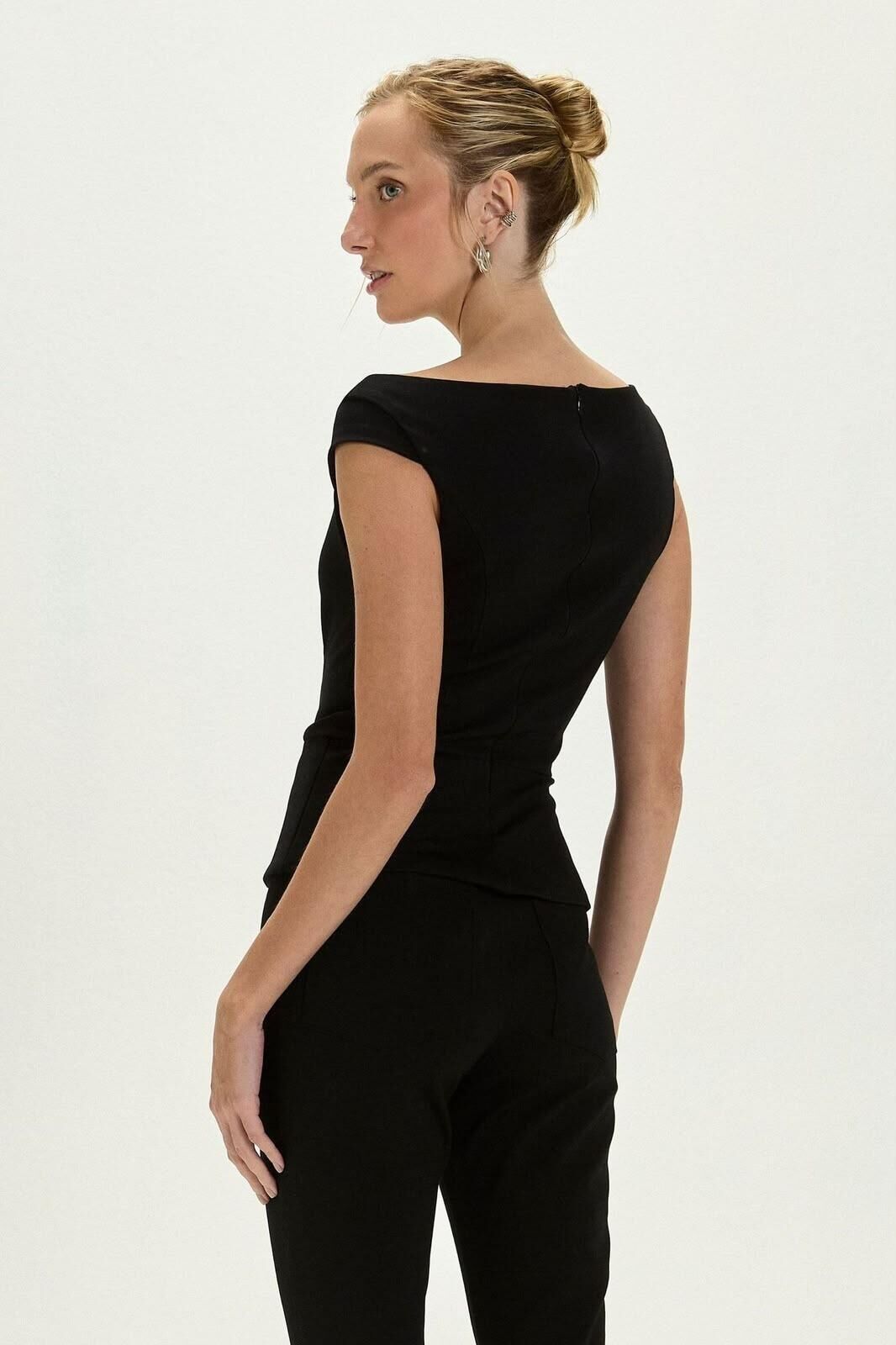 Imagem de Blusa Manuela Preta Le Blog