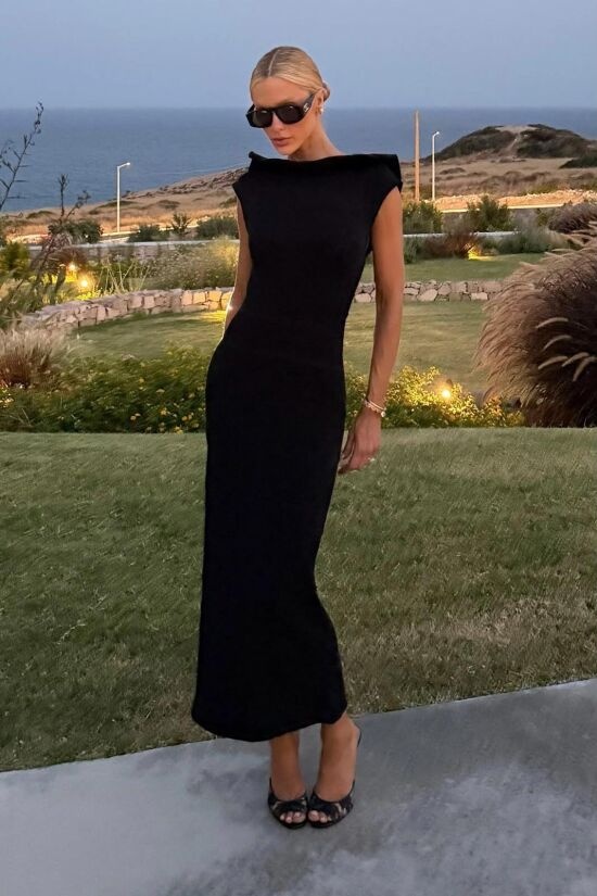 Imagem de Vestido Mídi Decote U Costas Estruturado Preto Zen
