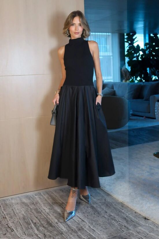Imagem de Vestido Mídi gola Alta Com Barra Ampla Rodada Preto Zen