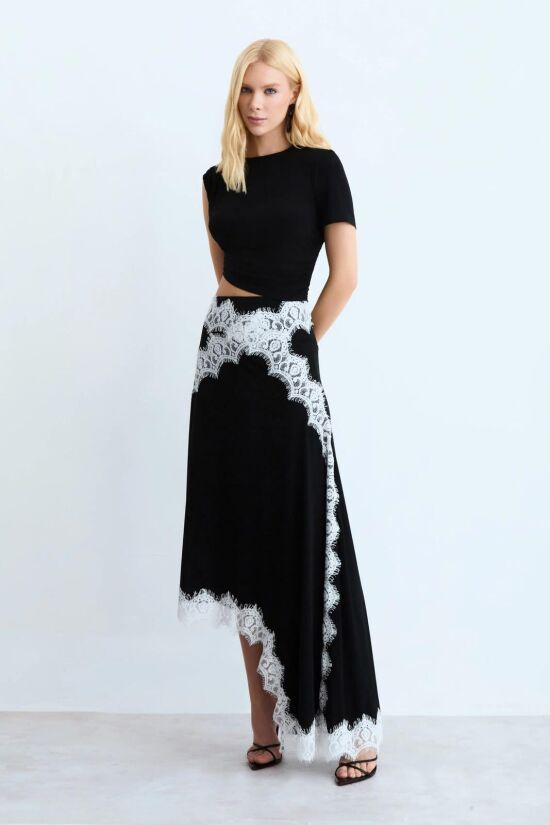 Imagem de Vestido Mídi Com Abertura Lateral E Detalhes Renda Preto Zen