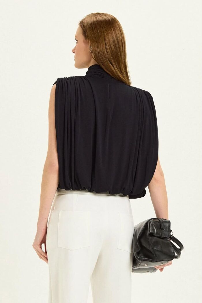 Imagem de Blusa Alê Preta Le Blog