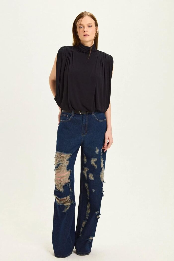Imagem de Blusa Alê Preta Le Blog