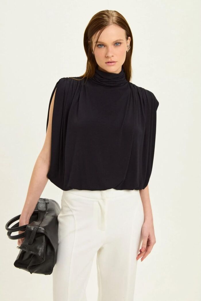 Imagem de Blusa Alê Preta Le Blog