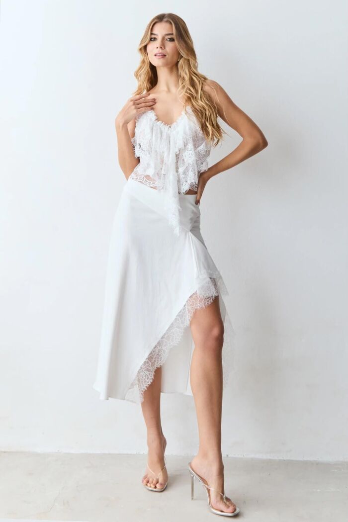 Imagem de Cropped De Alça Fina Em Renda Com Detalhe Decote Off White Zen