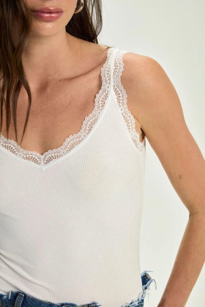 Imagem de Regata Thais Off White Le Blog