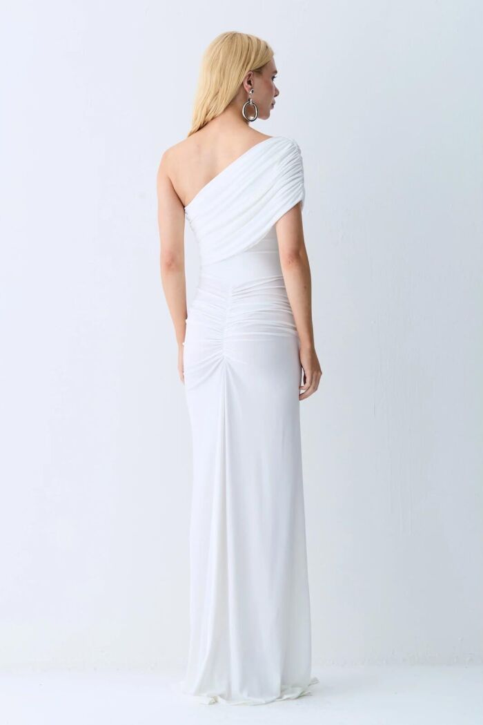 Imagem de Vestido Longo Franzidos Detalhe Frontal Um Ombro Só Off White Zen