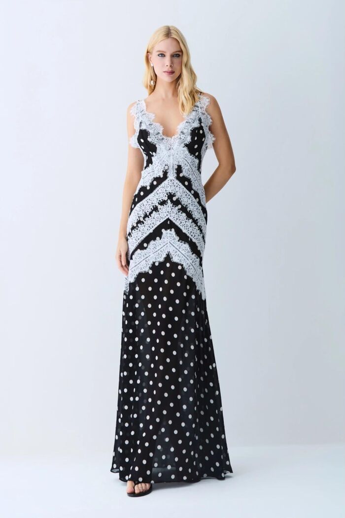 Imagem de Vestido longo Decote V Com Detalhes Em Renda Bordadas Poá Preto Zen