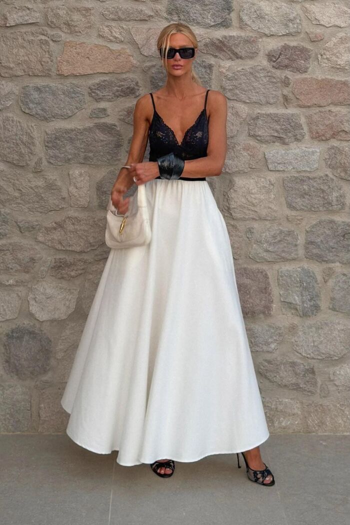 Imagem de Vestido Mídi Em Renda Alça Fina E Saia Estruturada Preto Com Branco Zen
