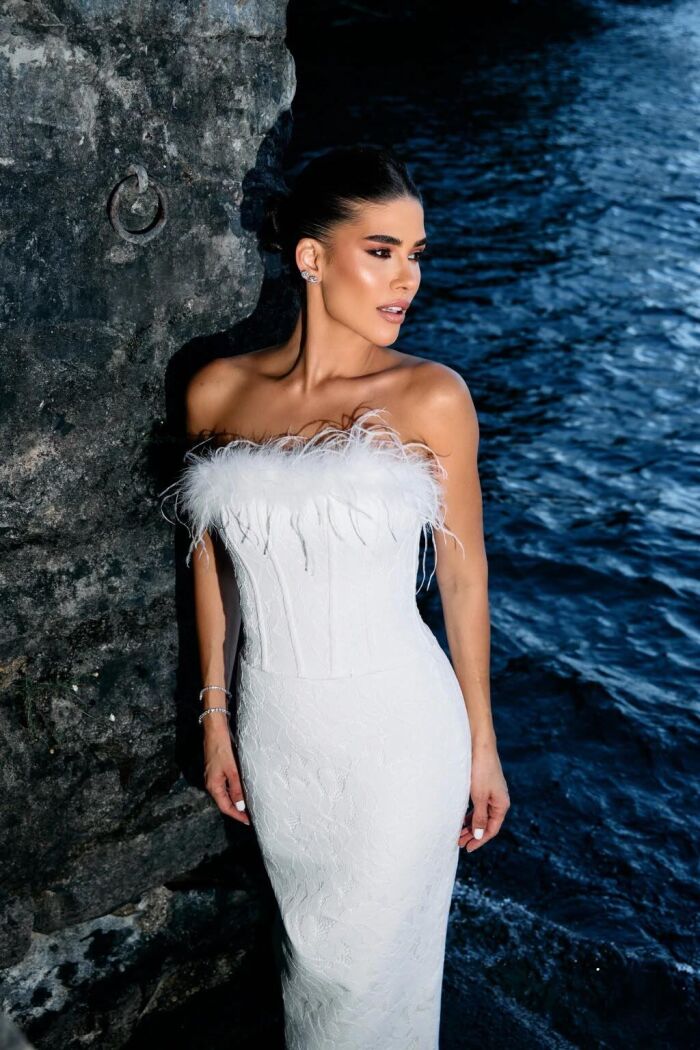 Imagem de Vestido Mídi Renda Tomara Que Caia Com Plumas Off White Closet De Luxe