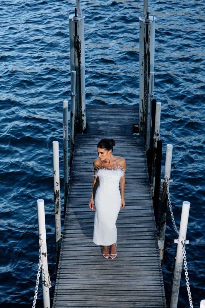 Imagem de Vestido Mídi Renda Tomara Que Caia Com Plumas Off White Closet De Luxe