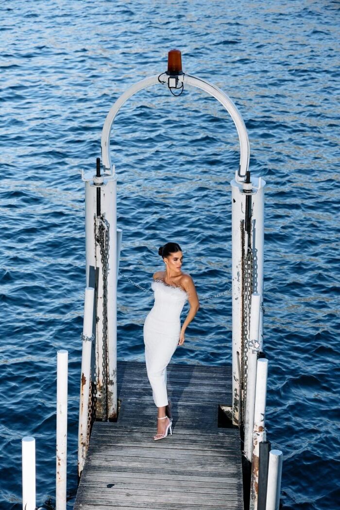 Imagem de Vestido Mídi Renda Tomara Que Caia Com Plumas Off White Closet De Luxe