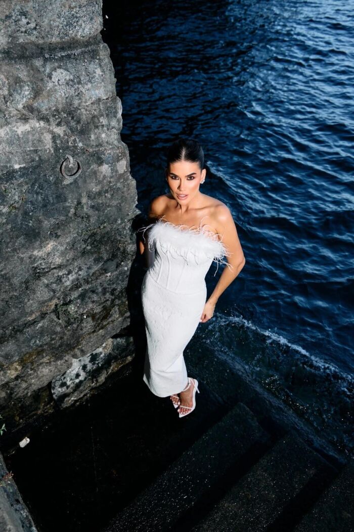 Imagem de Vestido Mídi Renda Tomara Que Caia Com Plumas Off White Closet De Luxe