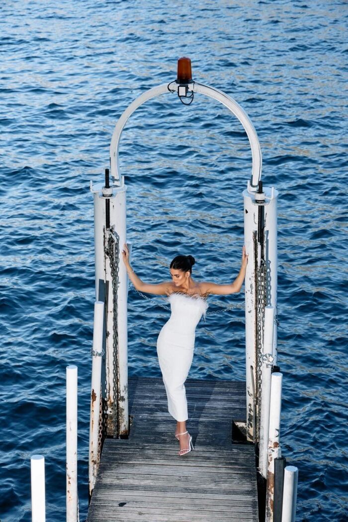 Imagem de Vestido Mídi Renda Tomara Que Caia Com Plumas Off White Closet De Luxe