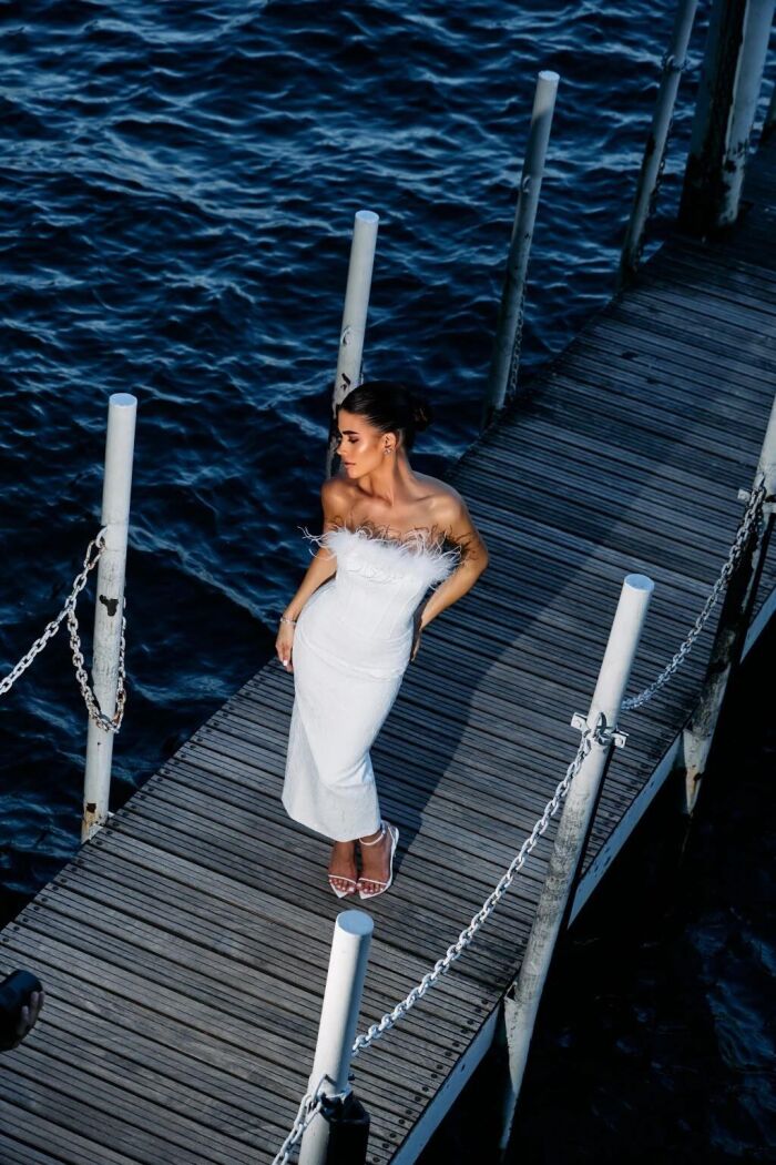 Imagem de Vestido Mídi Renda Tomara Que Caia Com Plumas Off White Closet De Luxe