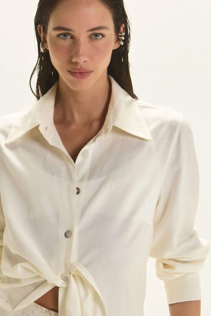 Imagem de Camisa Giovana Off White Le Blog
