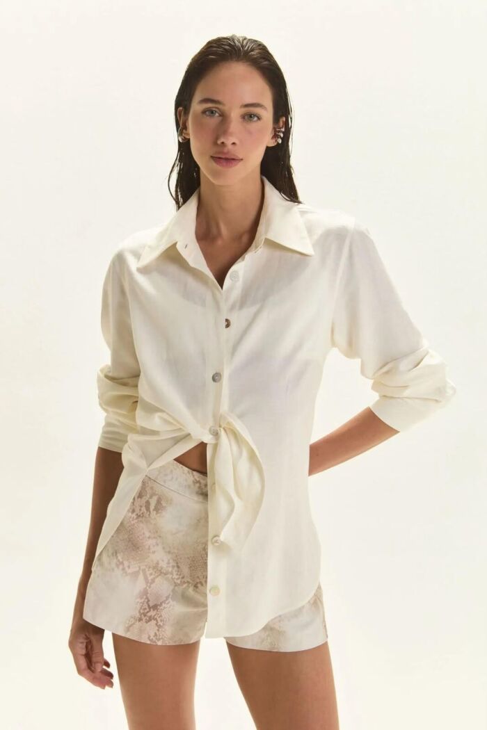 Imagem de Camisa Giovana Off White Le Blog