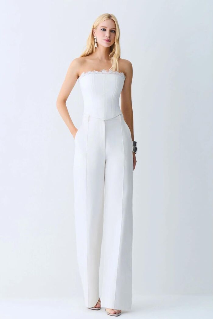 Imagem de Cropped Tomara Que Caia Barbatanas Pespontadas E Renda Decote Off White Zen