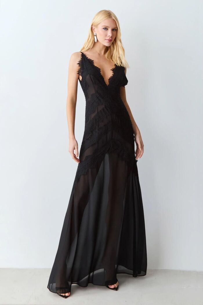 Imagem de Vestido Longo Com Fluidez Detalhes Em Renda E Alça Fina Preto Zen