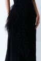 Imagem adicional 6 do item Vestido Mídi Franzido Ombro E Lateral Com Plumas Preto Zen
