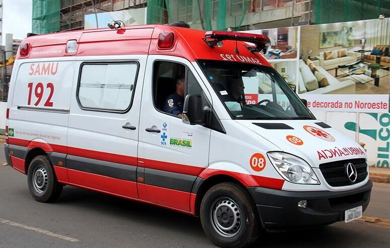 Ilustração da notícia Ambulância bate em caminhão durante chuva em Água Clara da MS Todo dia